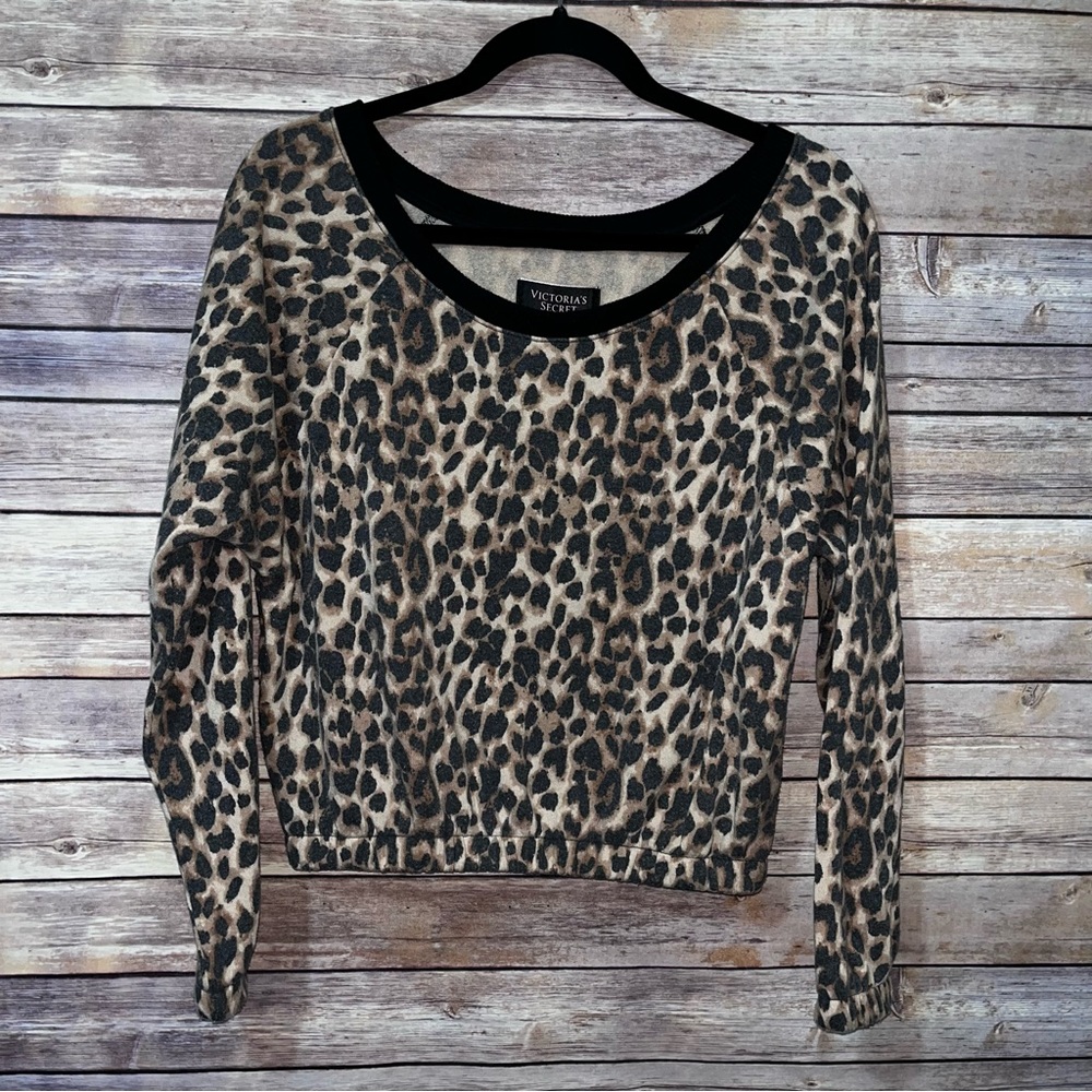 Victorias Secret Cheetah Print boatneck sweatshirt  Size Small cropped